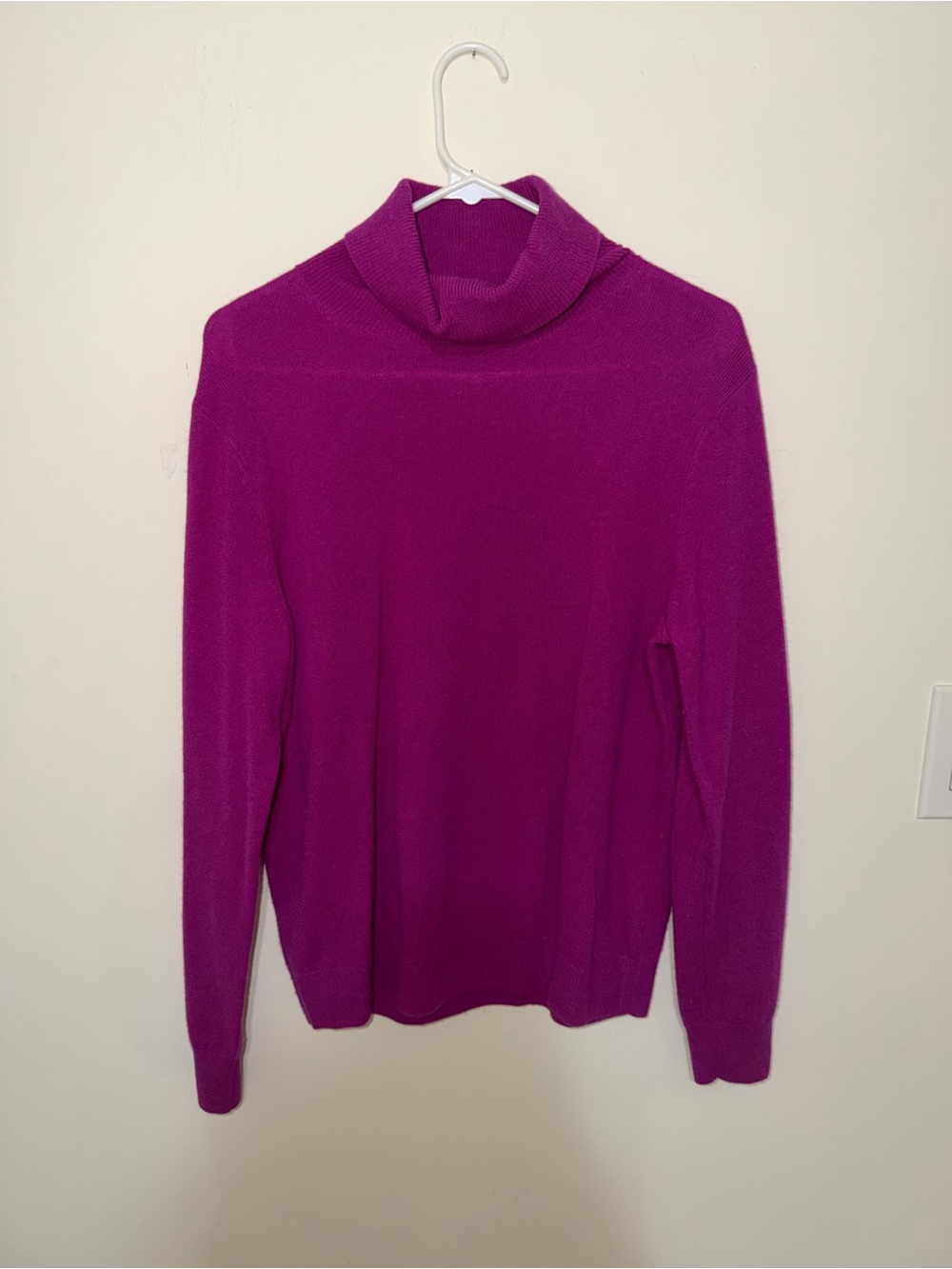 Amicale Cashmere Fuchsia Roll-Neck Cashmere Sweater